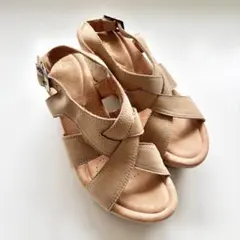 美品！Clarks クラークス サンダル　ウェッジソール　ベージュのサムネイル