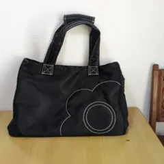 黒いナイロン製トートバッグ 花の刺繍付き