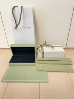 [新品]ヴァンクリーフ&アーペル　ブレスレットボックス、ポーチ、袋セット