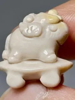 天然石 アラバスター 彫刻パーツ 白兎さん うさぎさん 貫通穴あり 