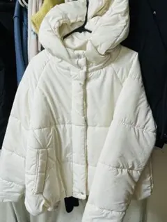 ホワイト フード付き ジャンパー