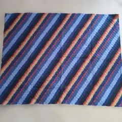 ストライプ模様のキルティング生地 約幅97cm x 長70cm両面使い裏紺色