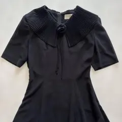 東京ソワール トプリーツ襟 フォーマル ワンピース コサージュ付き 黒