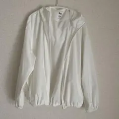 UNIQLOポケッタブルUVカットパーカー　白