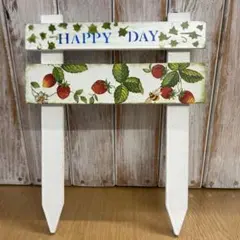 ガーデン雑貨　 HAPPY DAY 　可愛いイチゴ柄 木製 ハンドメイド