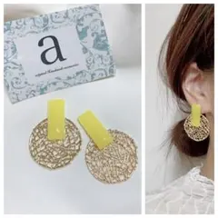 2298-4 イエロー☺︎レクタングル型のカラーピアス×透かしゴールド☺︎