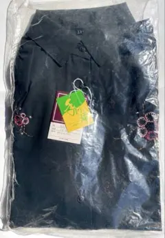 日本製　黒の長袖シャツ 花柄手刺繍 新品タグ付き11号