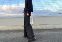 noillノイル リメイクデニムパンツ　ブラック　フレアのサムネイル