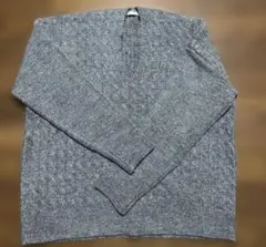 GU グレー 長袖 Vネック ケーブル編み ニット セーター