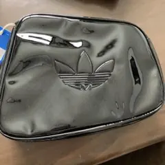 アディダス　エナメルバッグ