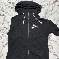NIKE ロゴプリント ジップアップパーカー
