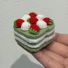 ぷっくりいちごの かぎ針編み チョコケーキ型 小物入れ あみぐるみ