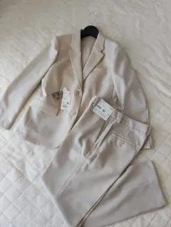 新品ユニクロ　感動ジャケット＆感動スリムパンツ セットアップ　ベージュ S