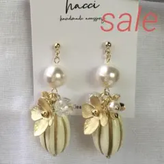 #346 メタルフラワースワロフスキーパール　アンティーク風ピアス／イヤリング