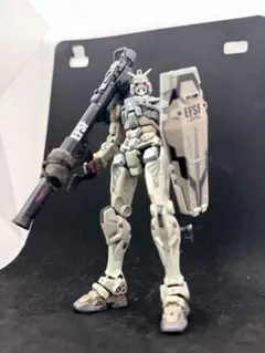 塗装済完成品　ガンプラ　HG 1/144 白いガンダム