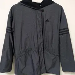 adidas　フード付き　ジャンパー　グレー