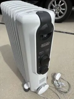 美品DeLonghi オイルヒーター ホワイトRHJ35M0812 Amazon | De'Longhi (デロンギ) オイルヒーター アミカルド
