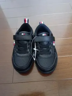 TOMMY HILFIGER ブラックスニーカーのサムネイル