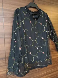 Gleeful ／ 花柄刺繍 長袖ブラウス 黒のサムネイル