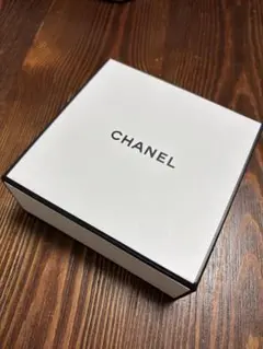 CHANEL ホワイトギフトボックス