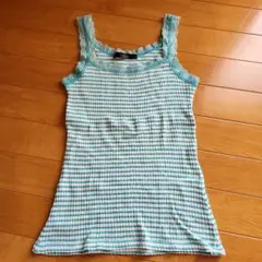 ライトグリーンと白のボーダー柄タンクトップ