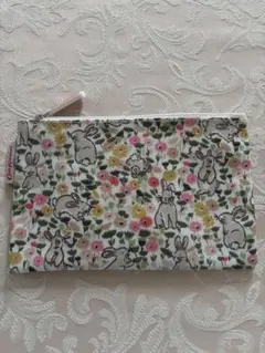 Cath Kidston ウサギ柄 フラットポーチのサムネイル