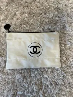 CHANEL ノベルティポーチ ホワイト ココマークのサムネイル