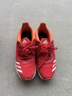 adidas スニーカー