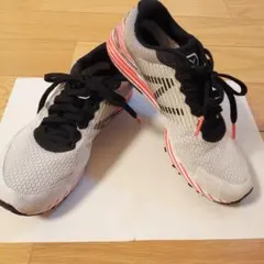 【美品・値下げ最終特価！】New Balance Hanzo ランニングシューズ