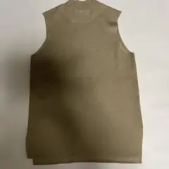 本日限定価格‼️UNIQLOカーキ ノースリーブニット