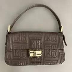 美品　レア　FENDI マンマバケット エンボスレザー ハンドバッグ フェンディのサムネイル