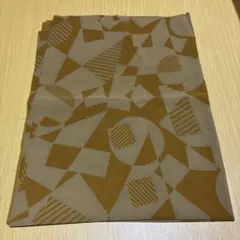 幾何学模様 ブラウン系　約 112×72cm
