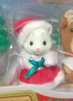 シルバニアファミリー　ゆきヒョウの赤ちゃん　サンタクロース衣装