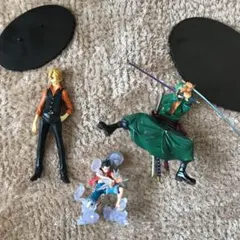 ワンピース フィギュア３体セット。