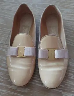 ★かかと張替済 レア！FERRAGAMO エナメル ベージュ フラット 7.5M