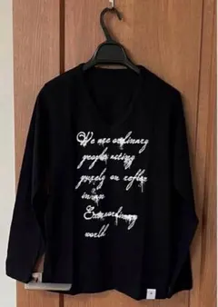 TETE HOMMEテットオム 長袖Tシャツ Vネック 英字プリントモード系 黒のサムネイル