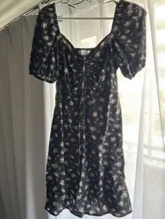 黒 花柄 ミニワンピース 半袖