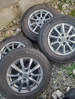 185/70r14 タイヤ・ホイールセット MICHELINスタッドレスのサムネイル