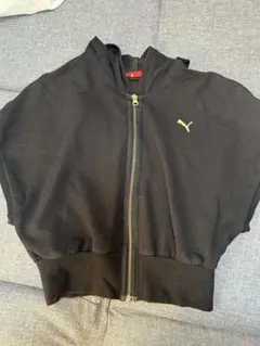Puma ブラック フード付きパーカー（袖なし）