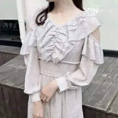 An MILLE フリルショルダーカットワンピース