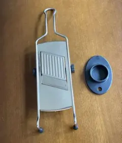 【新品未使用】レズレーRESLEドイツ製ガード付きステンレススライサー 有元葉子 新品未使用】レズレーRESLEドイツ製ガード付きステンレススライサー 有