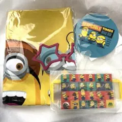 ミニオン ビーチタオル　80cm x 150cm　ミニうちわ　ポーチ