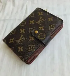 【新品同様・正規品】LOUIS VUITTON モノグラム柄　二つ折り財布
