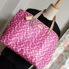 コーチ　トートバック ショルダーバッグ　シグネチャー柄　マゼンタピンク