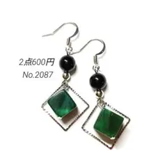 No.2087✽ハンドメイドピアス　アクリルビーズ四角　グリーンマーブル