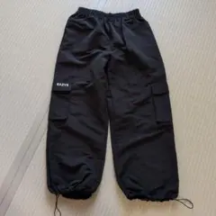 ブラック カーゴパンツ