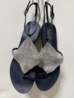 NUOVO ビジュー付きフラットサンダル ブラック