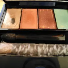 Clé de Peau Beauté オンブルクルールクアドリn 322のサムネイル