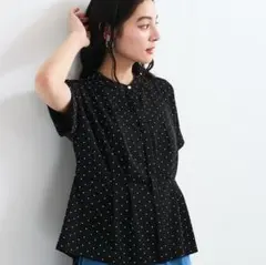 【VIS 】接触冷感　ウエストタック ドット柄 ブラウス ブラックのサムネイル