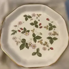【新品】WEDGWOOD ワイルド　ストロベリー 八角形 プレート 24㎝のサムネイル